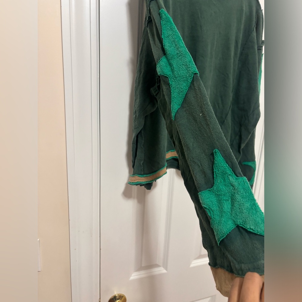 New Free People You're A Star Long-Sleeved Tee Shirt Green Stars Combo Size XS - Picture 5 of 11